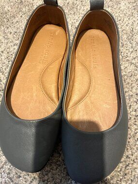 GENTLE SOULS Kenneth Cole Gray Leather Flats SZ 6M